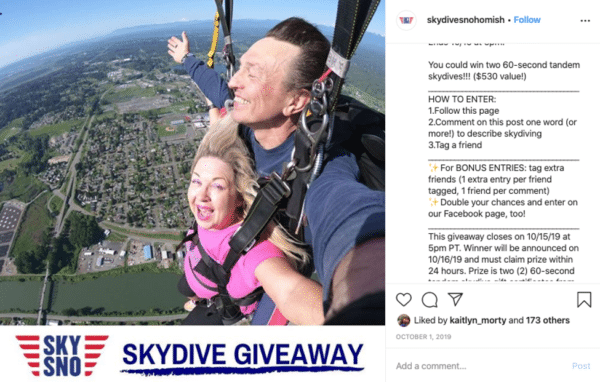 Skydiversnohomish размещает в Instagram раздачу прыжков с парашютом, веселые приключенческие мероприятия