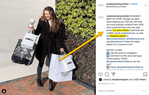 Сообщение в Instagram Marketstreetlynnfield с девушкой, держащей сумку для покупок