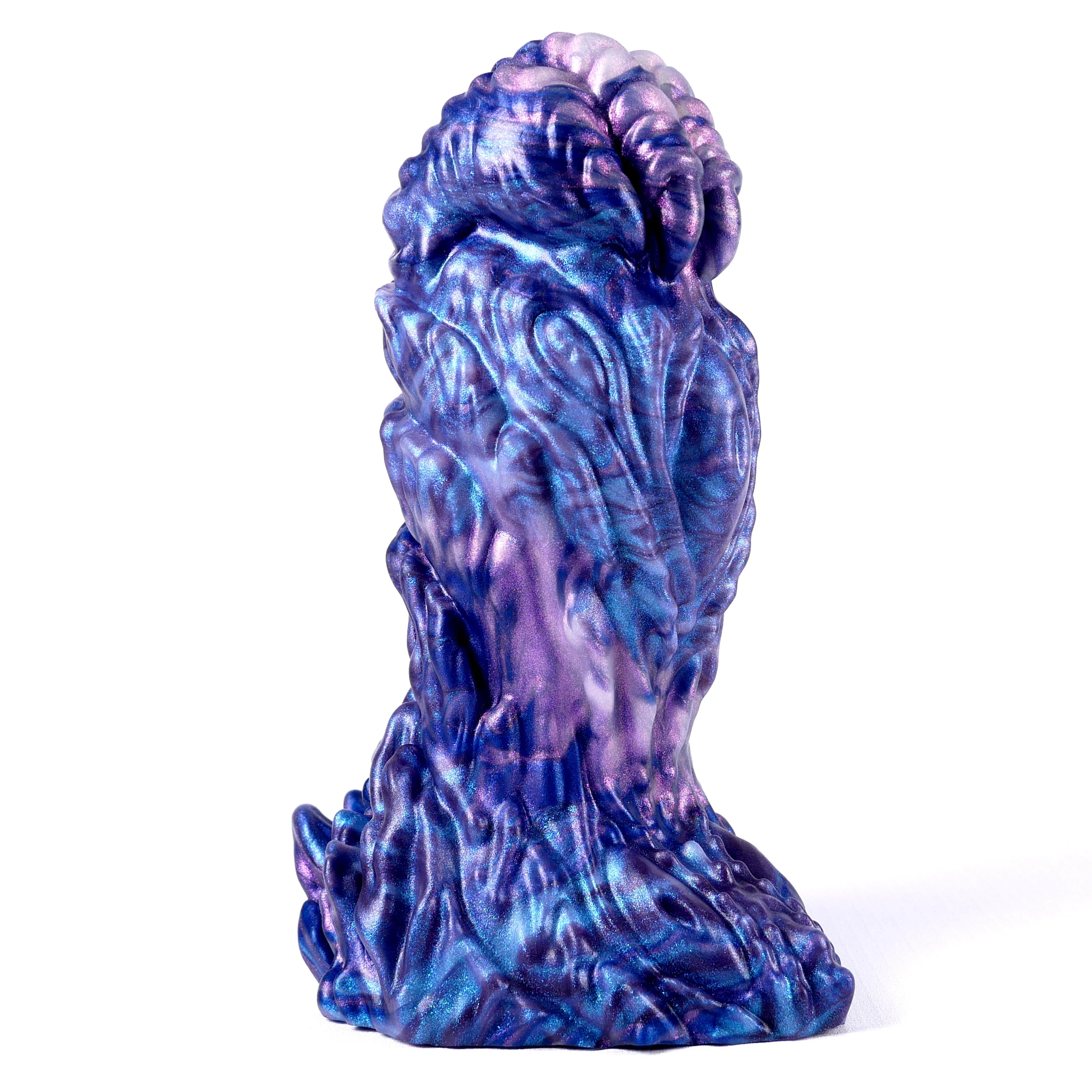 Détail d'un sextoy en silicone violet et bleu par Strange Bedfellas