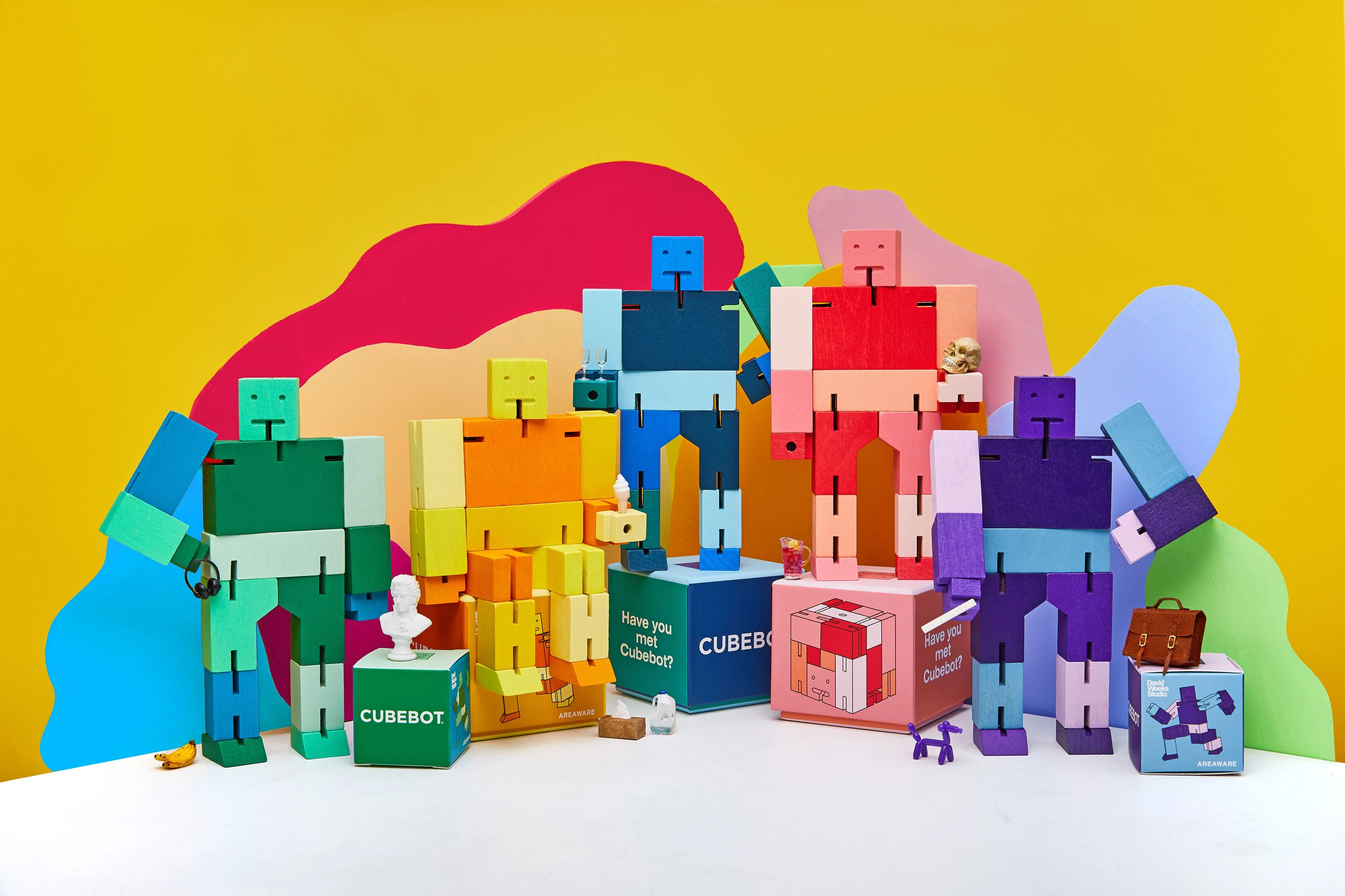 Coleção de Cubebots Areaware em uma mistura de cores brilhantes