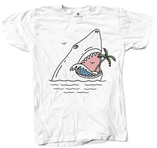 Un t-shirt blanc avec une image d'un requin mangeant une île tropicale