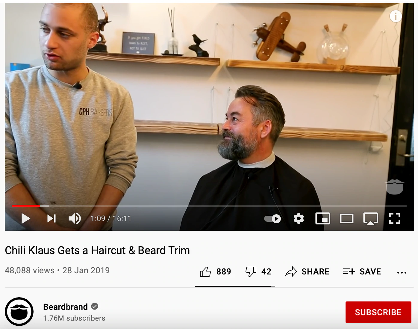 Contoh kemitraan Beardbrand dan kolaborasi dengan tukang cukur Denmark Chili Klaus untuk tujuan pemasaran YouTube