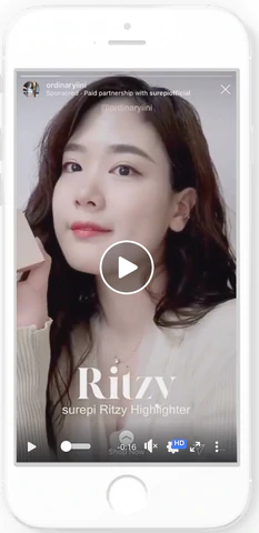 Gambar contoh iklan Instagram Story dari Ritzy menggunakan influencer dalam iklan story mereka