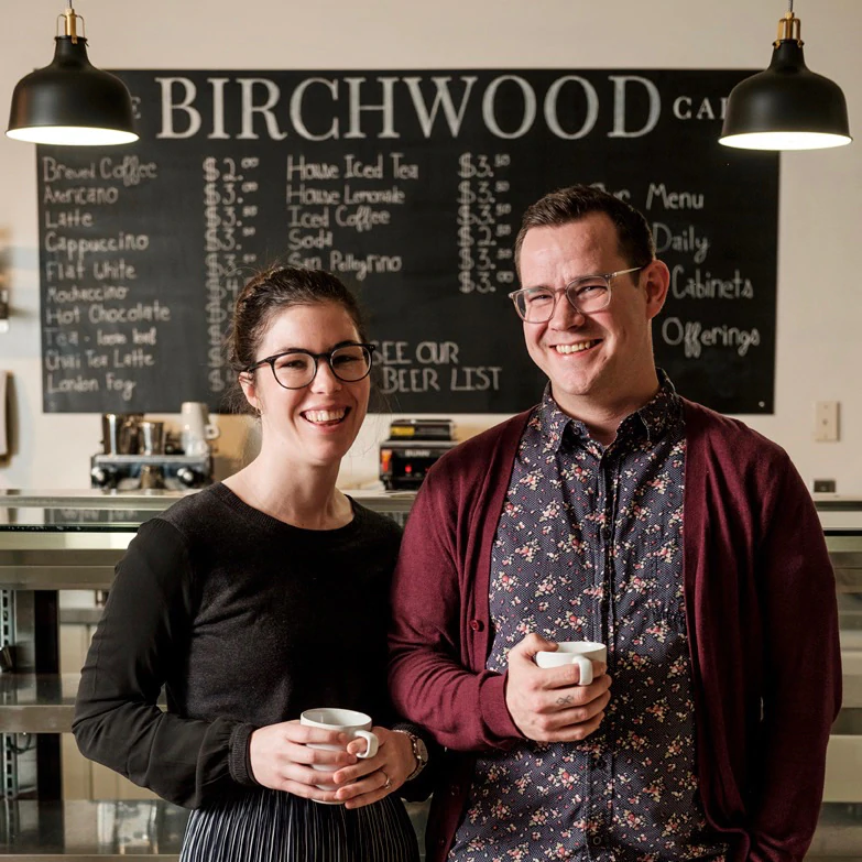 康沃尔 Birchwood 咖啡馆的老板。