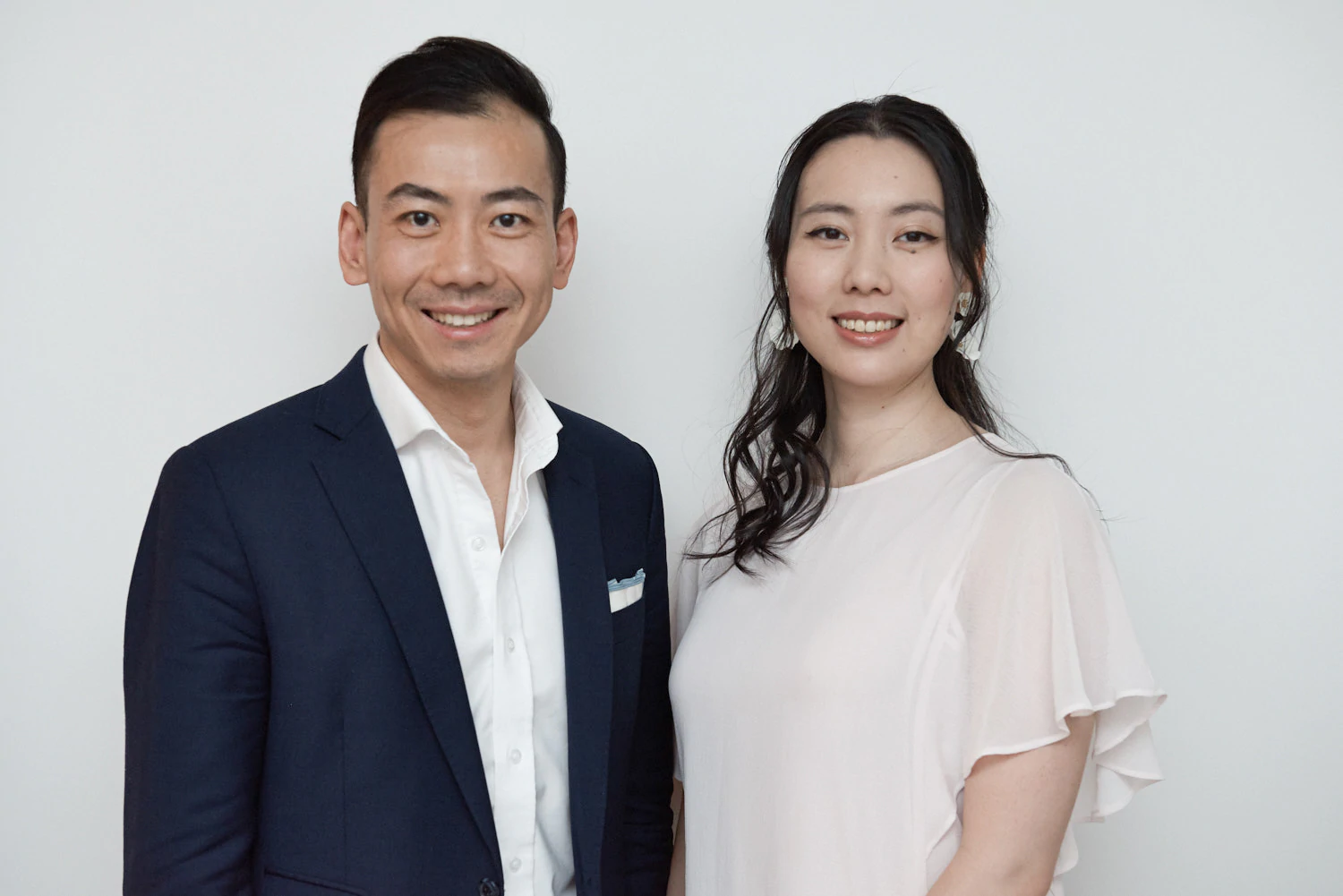 Aaron Luo dan Carmen Chen Wu adalah co-founder pelengkap di balik pembuat tas, Caraa.