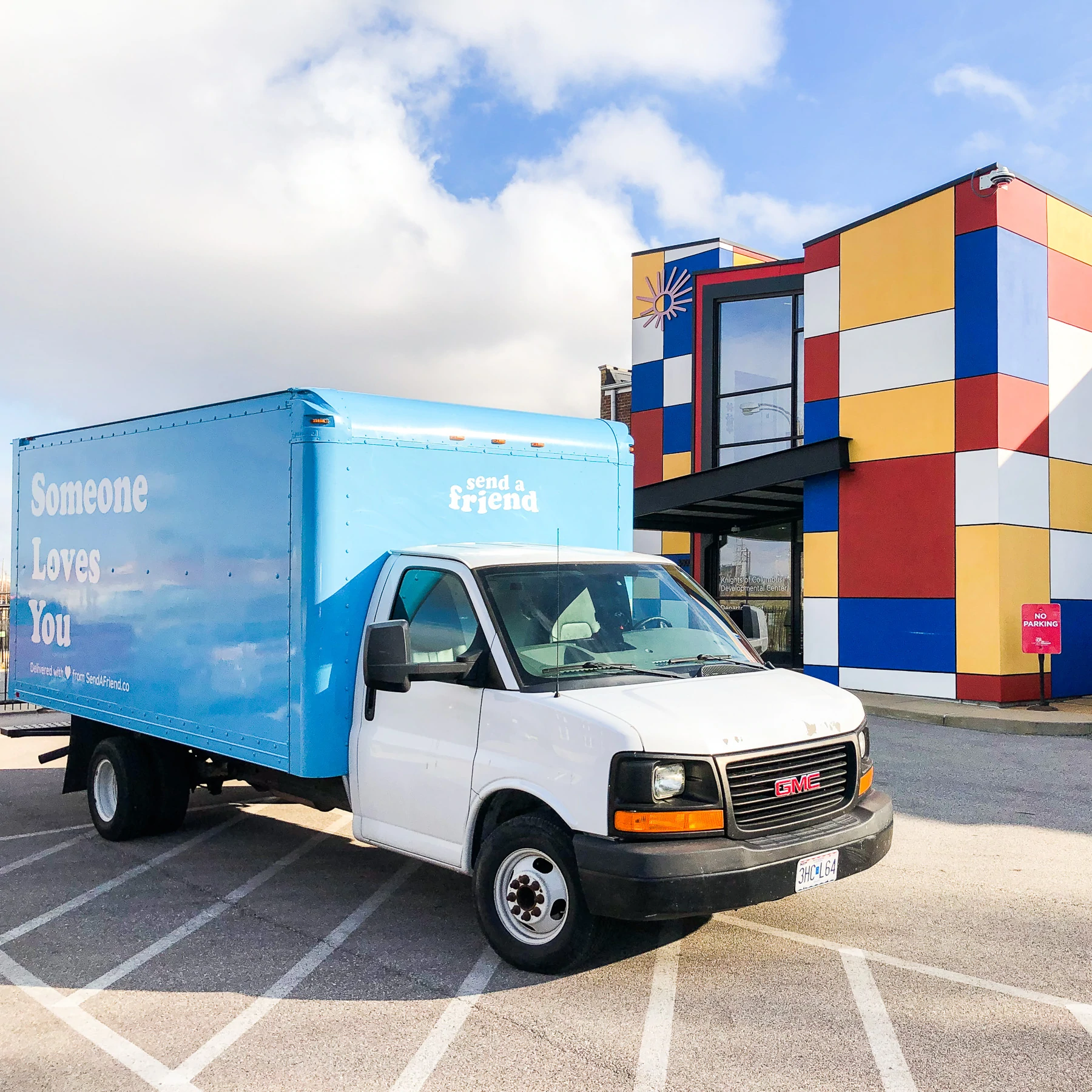 SendAFriend camion fuori per la consegna.