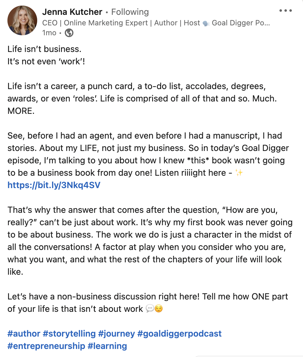 Una captura de pantalla de la publicación de LinkedIn de Jenna Kutcher. En la publicación, comparte información sobre el último episodio del podcast Goal Digger.