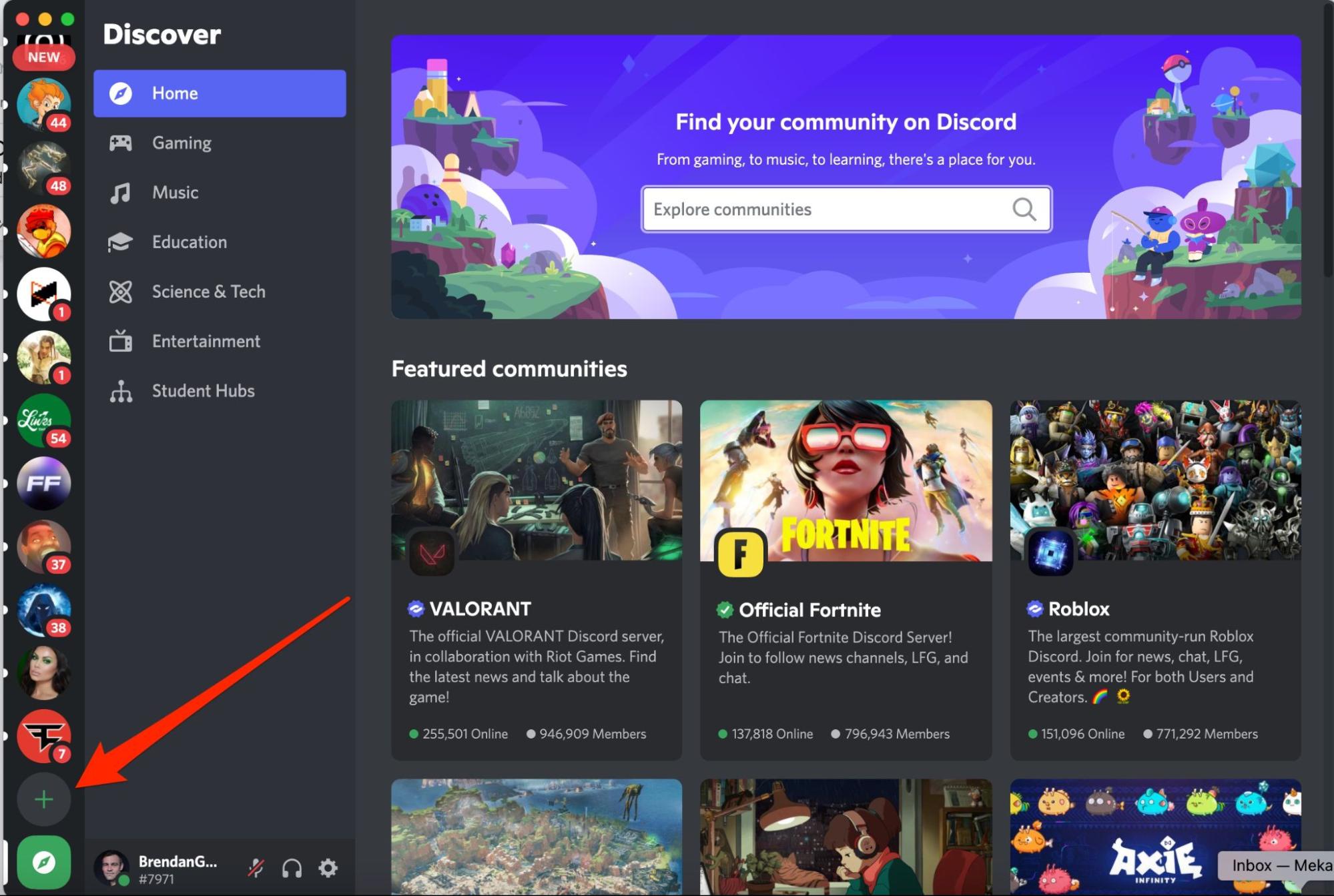 Screenshot della home page di Discord con una freccia che mostra dove fare clic per creare un nuovo server