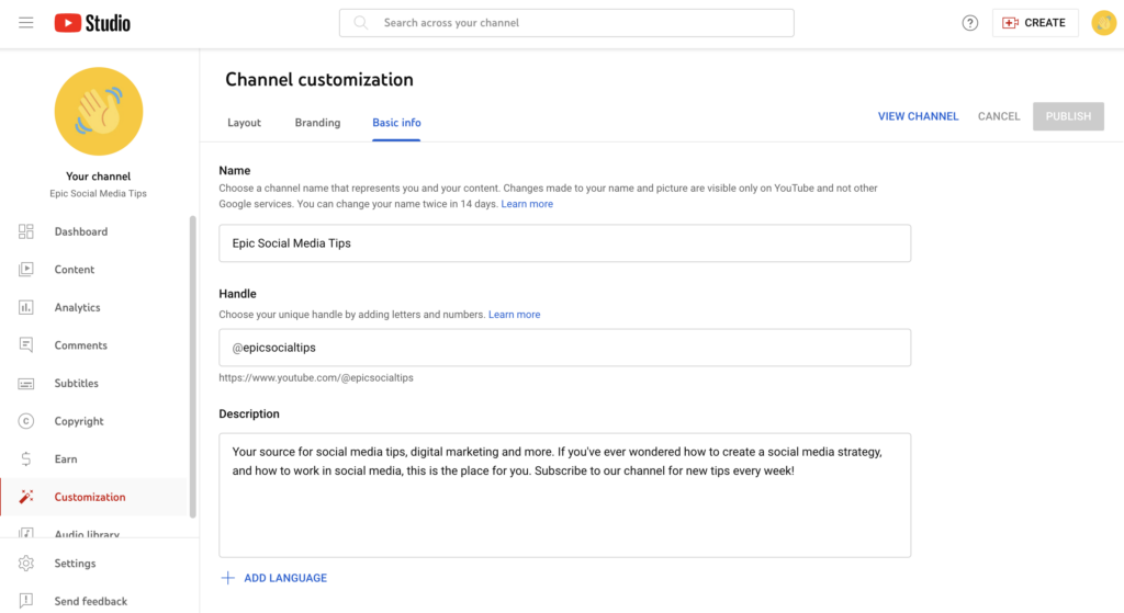 YouTube 工作室窗口，您可以在其中自定義您的頻道。我們可以自定義屏幕上的選項是 YouTube 頻道的名稱、頻道句柄和頻道描述。