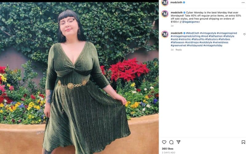 امرأة ترتدي فستانًا أخضر ، مثال على UGC في العمل على صفحة Instagram الخاصة بـ ModCloth