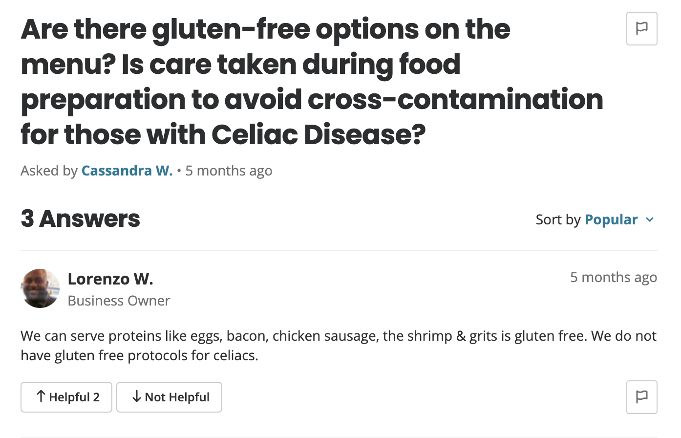 Un proprietar de afaceri care răspunde la o întrebare pe Yelp despre opțiunile fără gluten și contaminarea încrucișată pentru boala celiacă. Proprietarul răspunde cu opțiuni fără gluten și confirmă că nu au protocoale fără gluten.