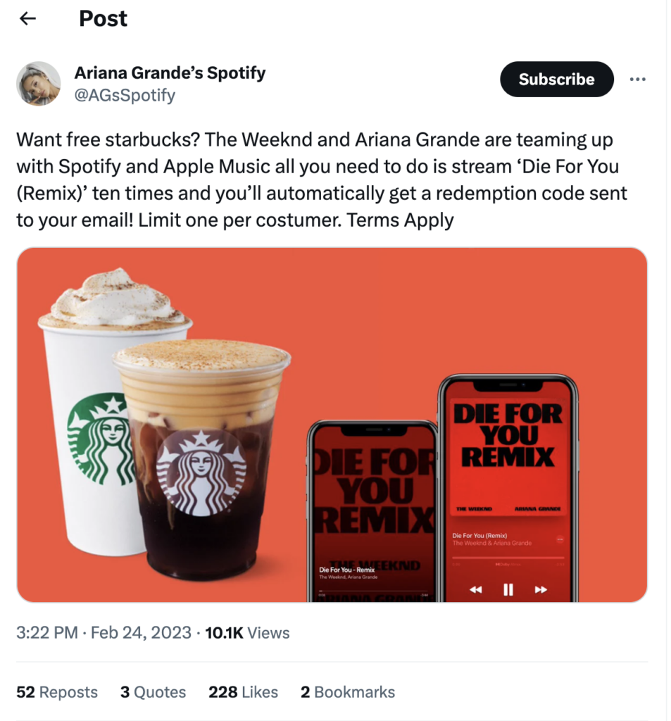 Captura de tela de um Tweet da conta Spotify de Ariana Grande promovendo uma oferta disponível no programa de fidelidade da Starbucks.