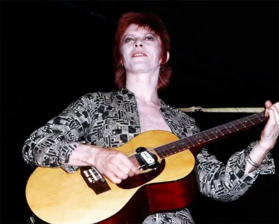 Image of David Bowie dresses as Ziggy Stardust.